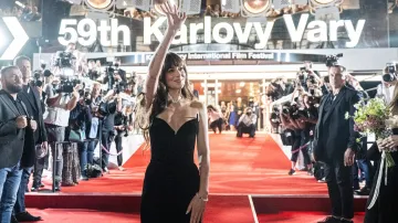 Dakota Johnsonová na festivalu ve Varech