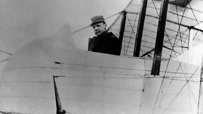 Milan Rastislav Štefánik v letadle na francouzské frontě v roce 1915