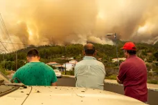 Ostrov La Palma zachvátil mohutný požár, evakuovaly se tisíce lidí