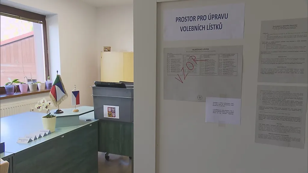 Volební místnost v Hrčavě