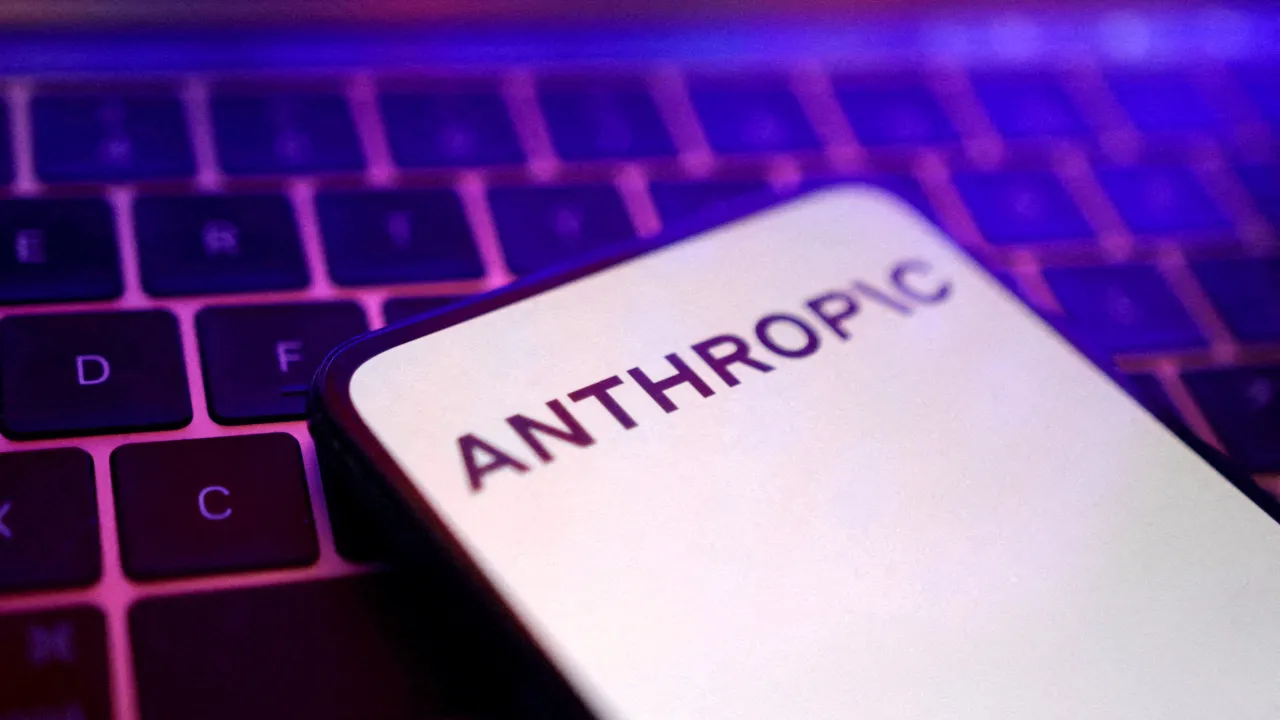 Trump Bans Anthropic AI Over Military Use Dispute