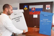 Slovensko hlasovalo v obecních a krajských volbách, poprvé byly v jeden den