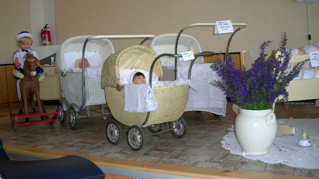 Výstava retro kočárků v Horních Věstonicích