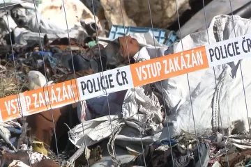 Reportéři ČT: Likvidace sudů s toxickými látkami je v nedohlednu. S nástupem jara riziko požáru roste