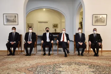 Ústavní činitelé se sešli na Hradě. Vakcíny aplikované v Česku musí mít evropskou certifikaci, shodli se