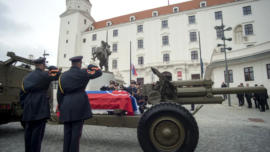 Události: Slovensko dalo poslední sbohem Michalu Kováčovi