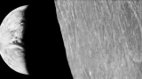 Jedna z prvních fotografií Země a Měsíce pořízená z vesmíru pochází z přístrojů sondy Lunar Orbiter 1. Vyfotila ji roku 1966, do této podoby byla zpracována teprve roku 2008