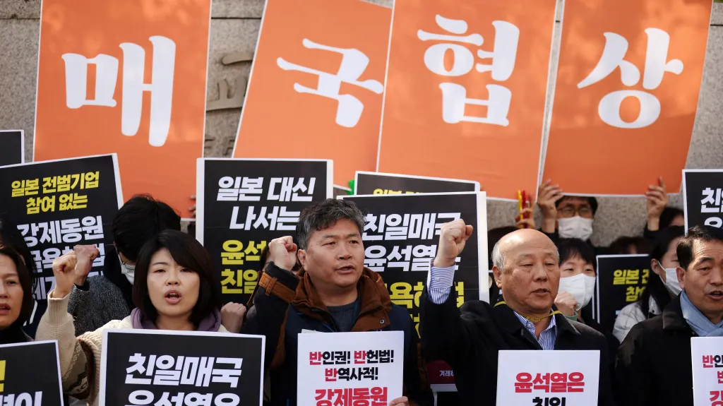 Protest proti způsobu odškodnění před ministerstvem zahraničí v Soulu
