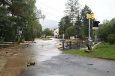 Kvůli povodním nejezdí vlaky na desítkách tratí