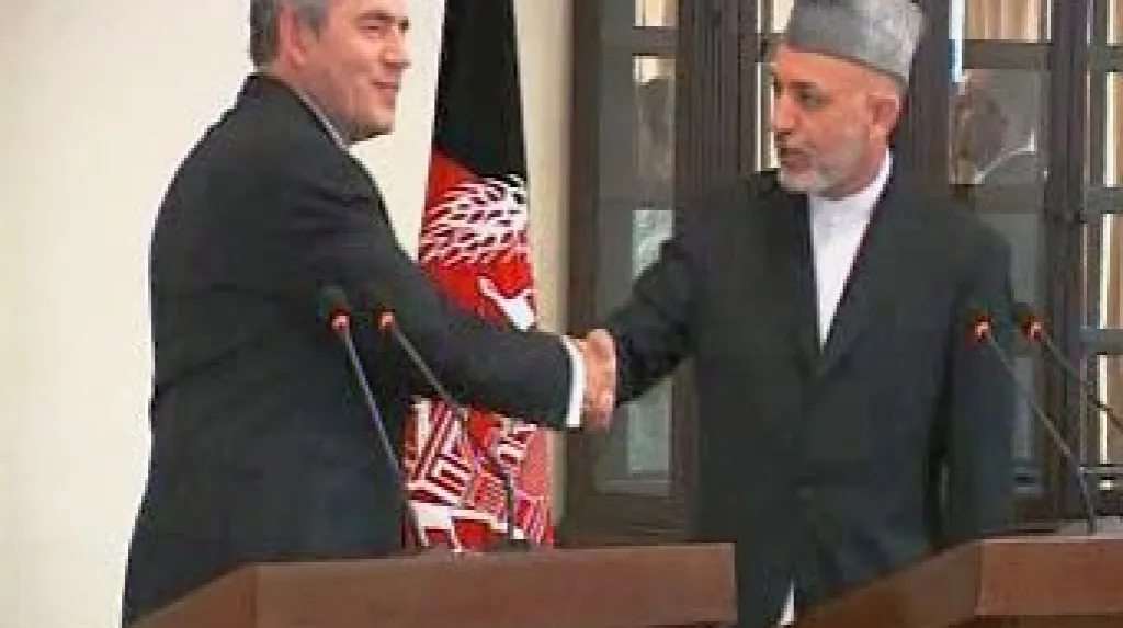 Gordon Brown s Hamídem Karzáím