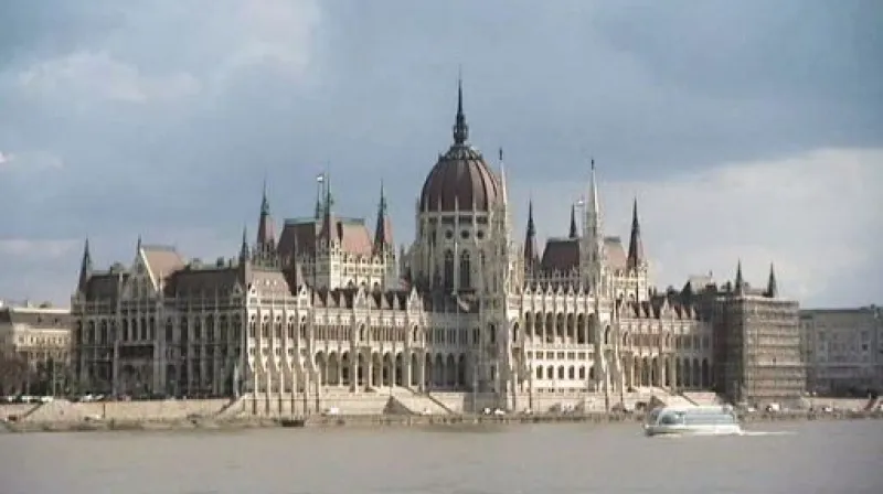 Maďarští poslanci schvalují novou ústavu