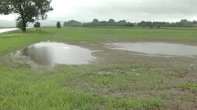 Deště komplikují zemědělcům práci