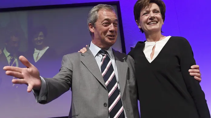 Nigel Farage se svou nástupkyní v čele UKIP Diane Jamesovou