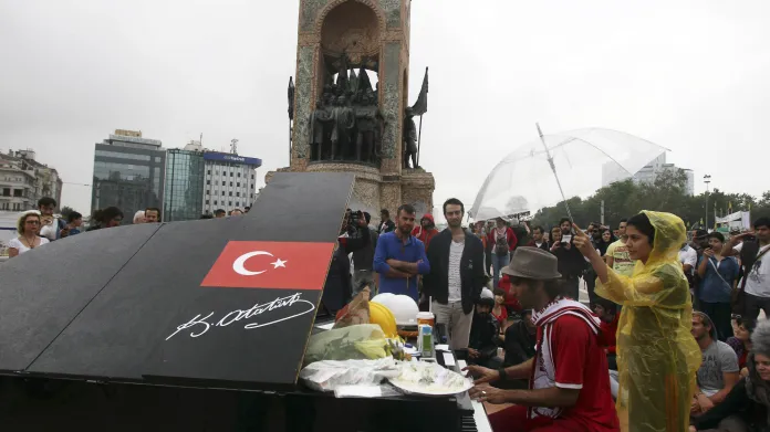 Protestní akce na Taksimském náměstí