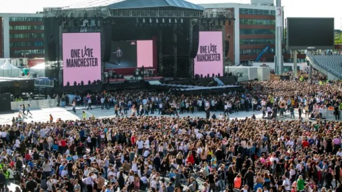 Desetitisíce lidí dorazily na koncert pro oběti útoku v Manchesteru
