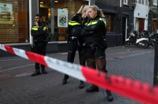 V Amsterdamu někdo postřelil populárního investigativního novináře