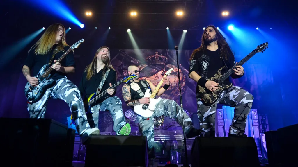 Sabaton při koncertě v Praze (březen 2017)