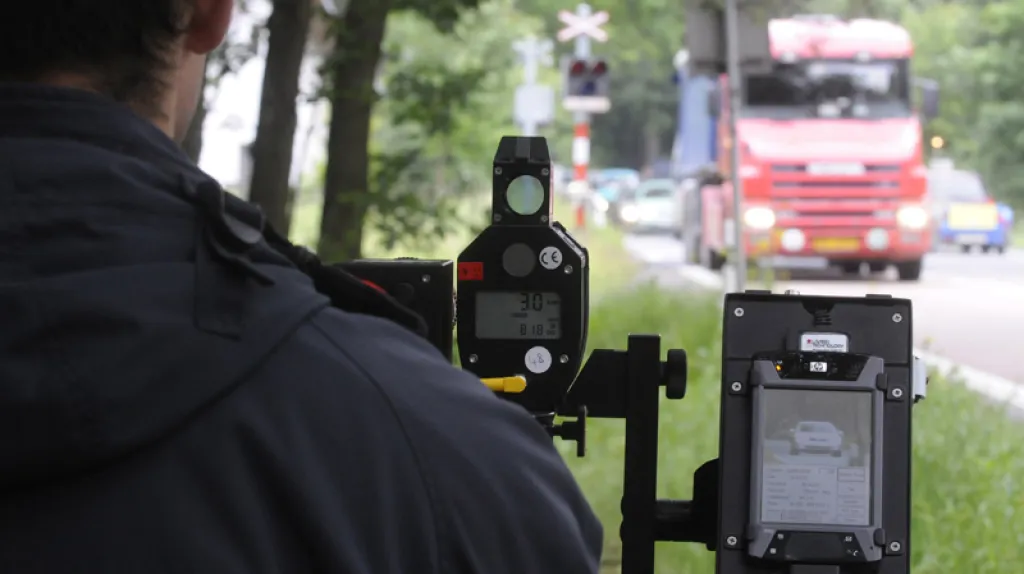 Policisté měřili rychlost