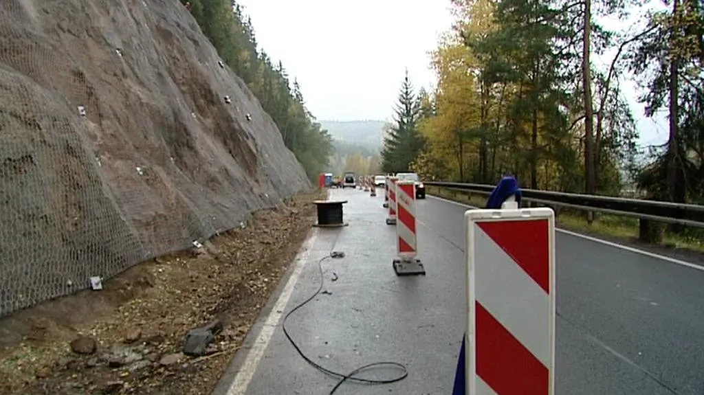 Sesuv půdy u silnice