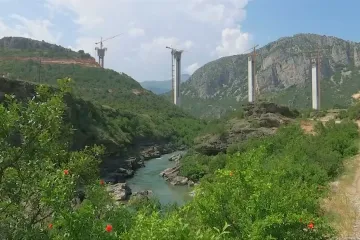 Zeman v Číně velebil novou Hedvábnou stezku, další země jsou k čínským miliardám zdrženlivější