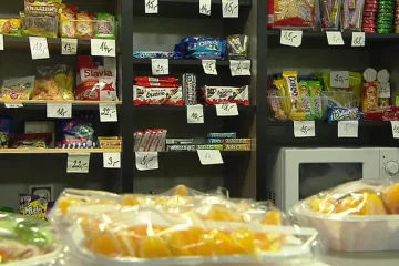 Inspekce zkontrolovala školní bufety: pamlskovou vyhlášku porušil každý pátý 