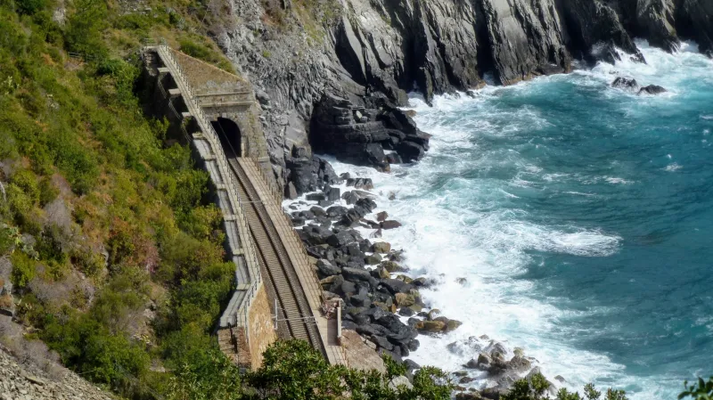 Železnice z Levante do Janova