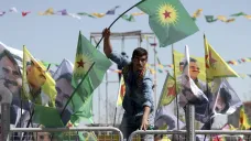 Podporovatel Kurdské strany pracujících (PKK) na snímku z roku 2016