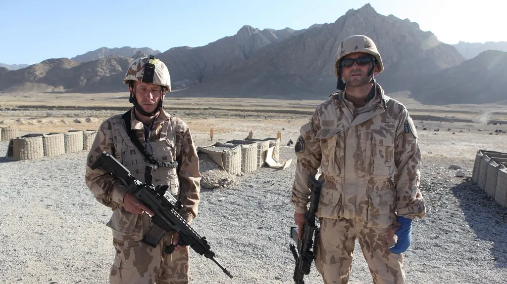 Ondřej Malý a Ondřej Vetchý při natáčení filmu Všiváci v Afghánistánu