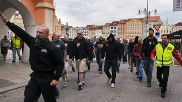 Několik stovek lidí se po shromáždění na českobudějovickém náměstí vydalo na sídliště Máj