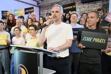 V srpnovém modelu Kantaru posilují Piráti, Stačilo! i Motoristé