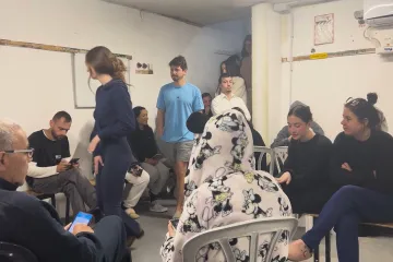 Izraelci se kvůli íránským raketám uchylují do krytu několikrát denně