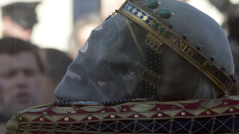 Při slavnostní svatováclavské mši ve Staré Boleslavi bývá tradičně vystavena lebka svatého Václava, která je nejvýznamnější svatováclavskou relikvií.