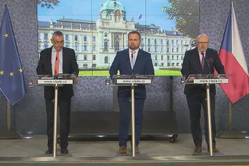 Vláda schválila zastropování cen elektřiny a plynu také pro velké společnosti
