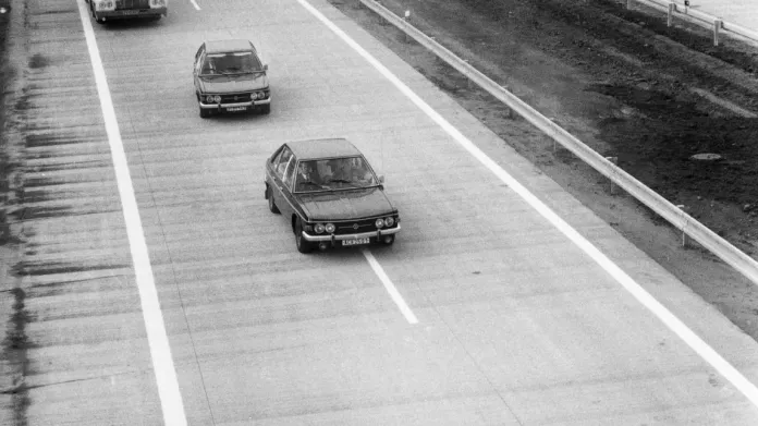 Tatry 613 a Karosy ŠD11 byly prvními vozidly, která po D11 při slavnostním zprovoznění v roce 1984 projela.