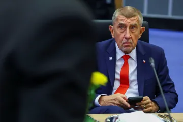 Vláda projedná podmínky pro humanitární dávky i novelu o elektronizaci školství