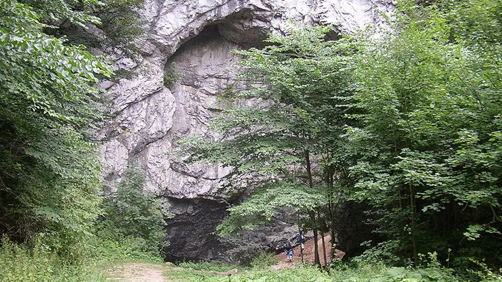 Jeskyně Býčí skála