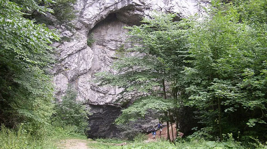 Jeskyně Býčí skála