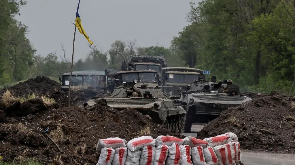 Ukrajinské jednotky na cestě mezi Bachmutem a Kosťantynivkou