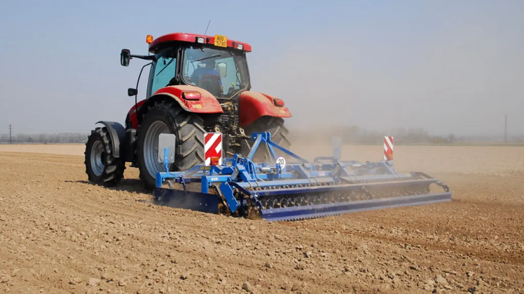 Zemědělské stroje Farmet