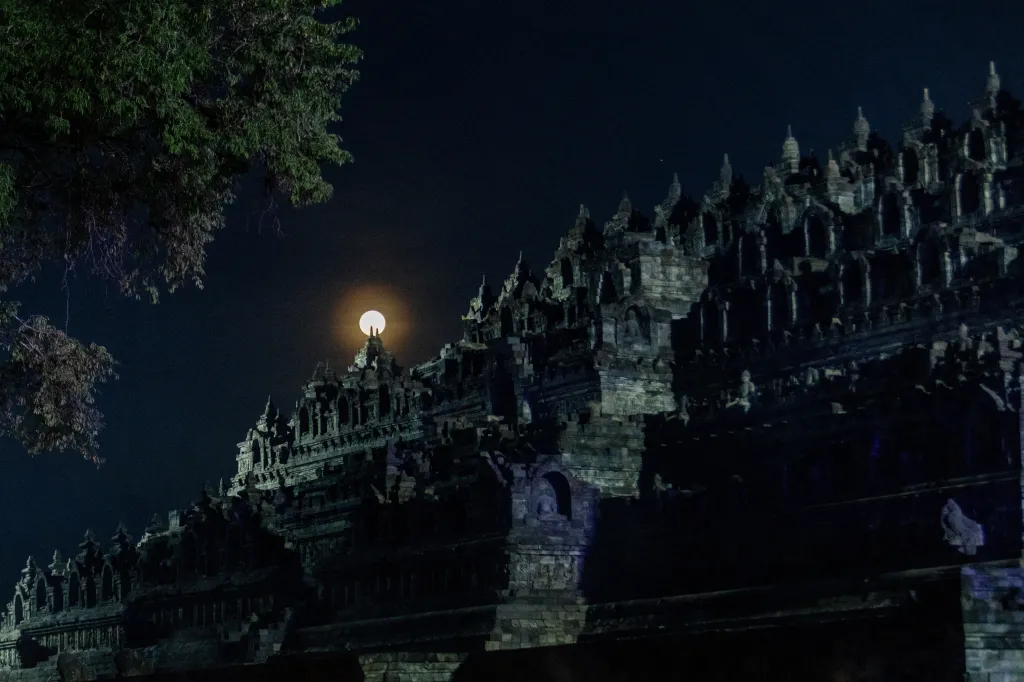 Buddhisté oslavili svátek Vesak, den narození Buddhy