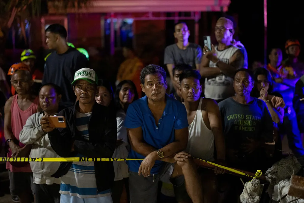 Filipínci truchlí po tragickém zemětřesení (1. října 2025)