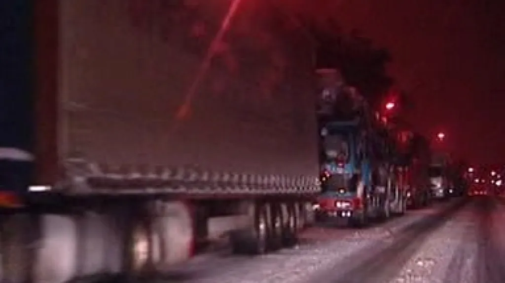 Sníh na silnicích v okolí Třince