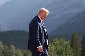Trump vyzval k evakuaci Teheránu, Írán znovu vyslal rakety