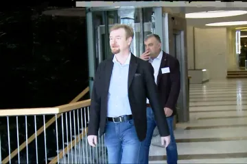 Bývalý šéf kontrolní komise Exekutorské komory je obžalovaný z podvodu. Přesto dál kontroluje kolegy