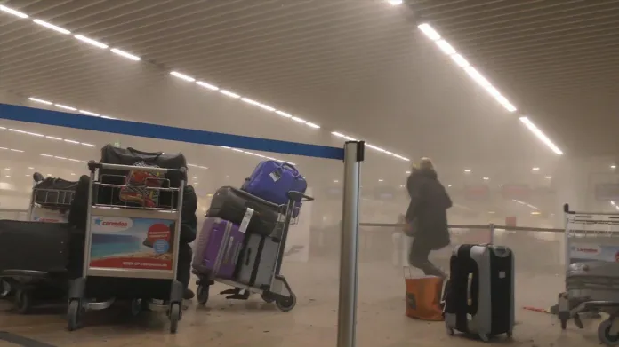 Následky výbuchu na bruselském letišti
