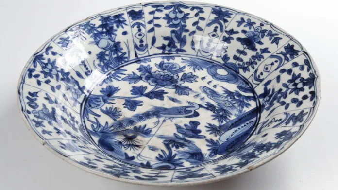 Porcelánová místa. Exportní porcelán, tzv. kraak s typickým dekorem. Dynastie Ming (1368–1644)