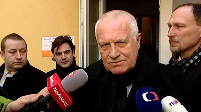 Václav Klaus, poté co odevzdal svůj hlas