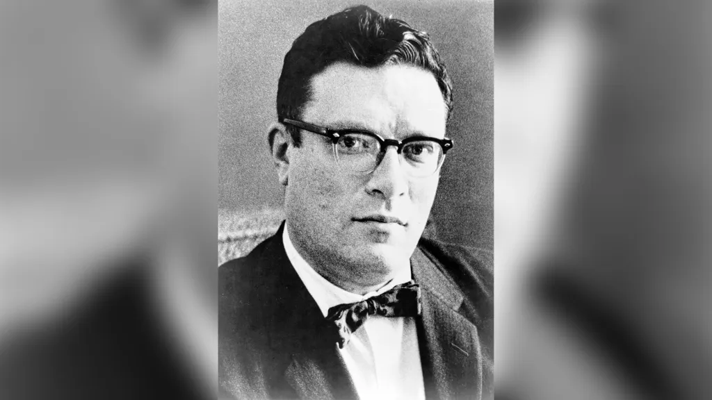 Isaac Asimov na fotografii pořízené pravděpodobně mezi lety 1959 a 1965