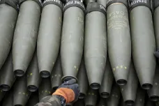 Ukrajina má díky unijní dohodě získat munici. Evropský zbrojní průmysl ale čelí mnoha výzvám