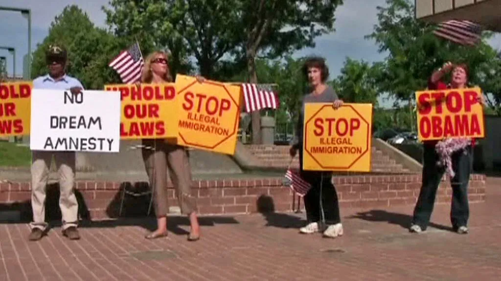 Protest proti Obamově "amnestii" pro ilegální imigranty